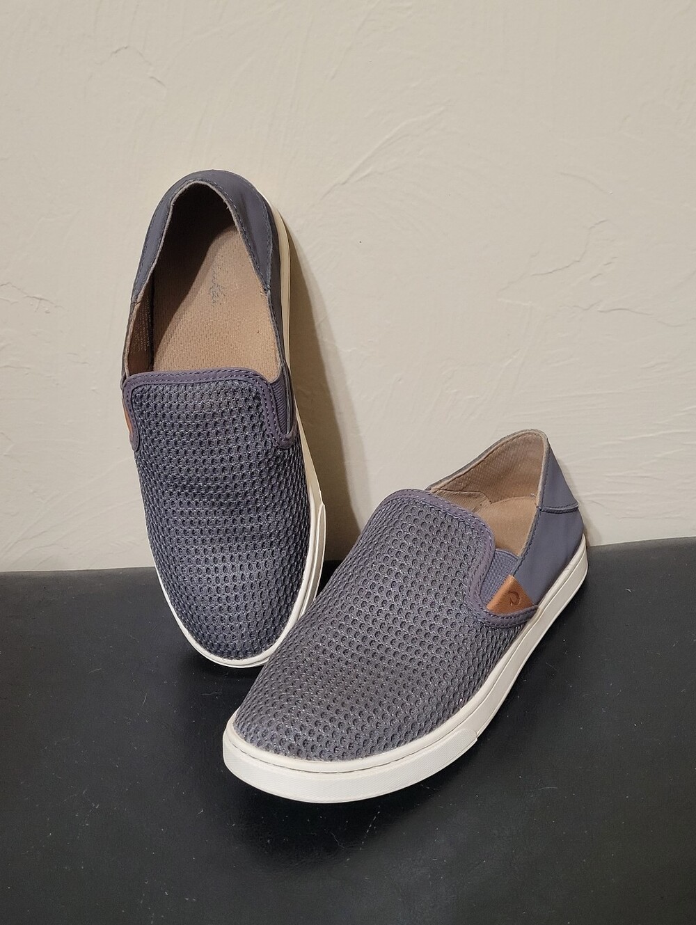 Olukai Pehuea Grey Mesh Flats Size 7
